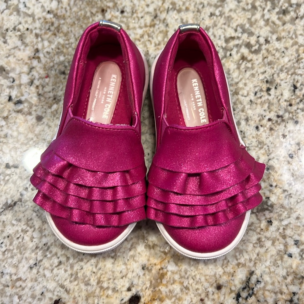 Kenneth Cole Fuschia size 5 toddler shoes- perfect condition!